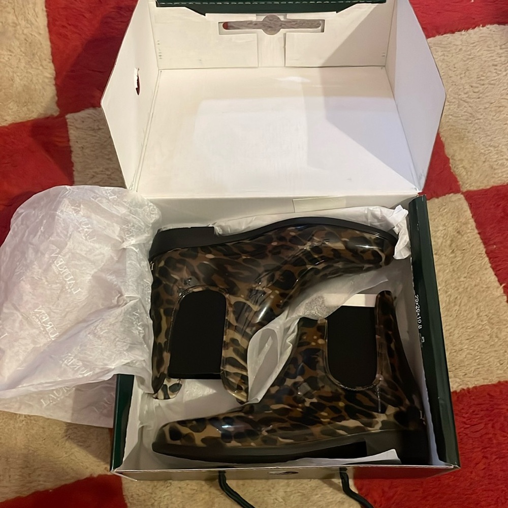 Ralph Lauren cheetah leopard rain boots, style “Tally Bo rai” size 8. NWT